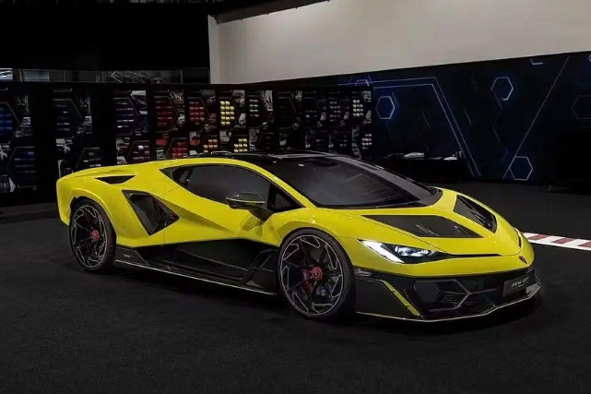 Lamborghini Fenômeno vem com muito mais potência, que, combinando os dois motores, chega a incríveis 1.065 cv. Lamborghini Fenômeno vem com muito mais potência, que, combinando os dois motores, chega a incríveis 1.065 cv.