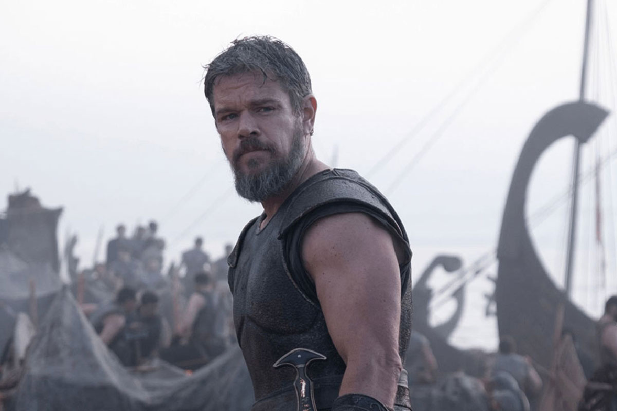 Matt Damon caracterizado no set de filmagem de A Odisseia, digirido por Christopher Nolan