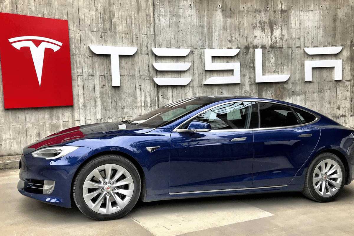 CEO da Tesla recebeu bônus bilionário mas está em busca de um pagamento ainda maior se vencer o processo judicial. CEO da Tesla recebeu bônus bilionário mas está em busca de um pagamento ainda maior se vencer o processo judicial.