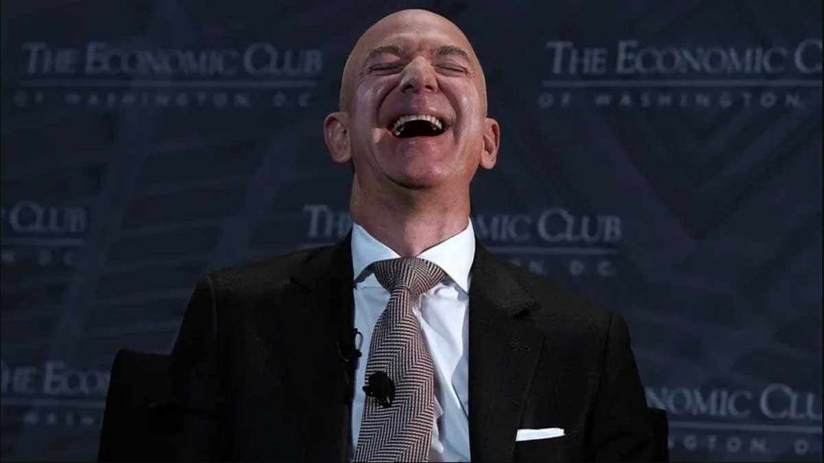 Jeff Bezos em evento no Economic Club.
