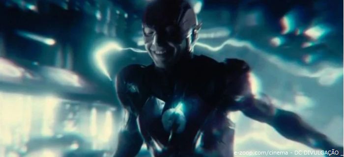 Uma cena do filme Flash onde o herói aparece correndo.