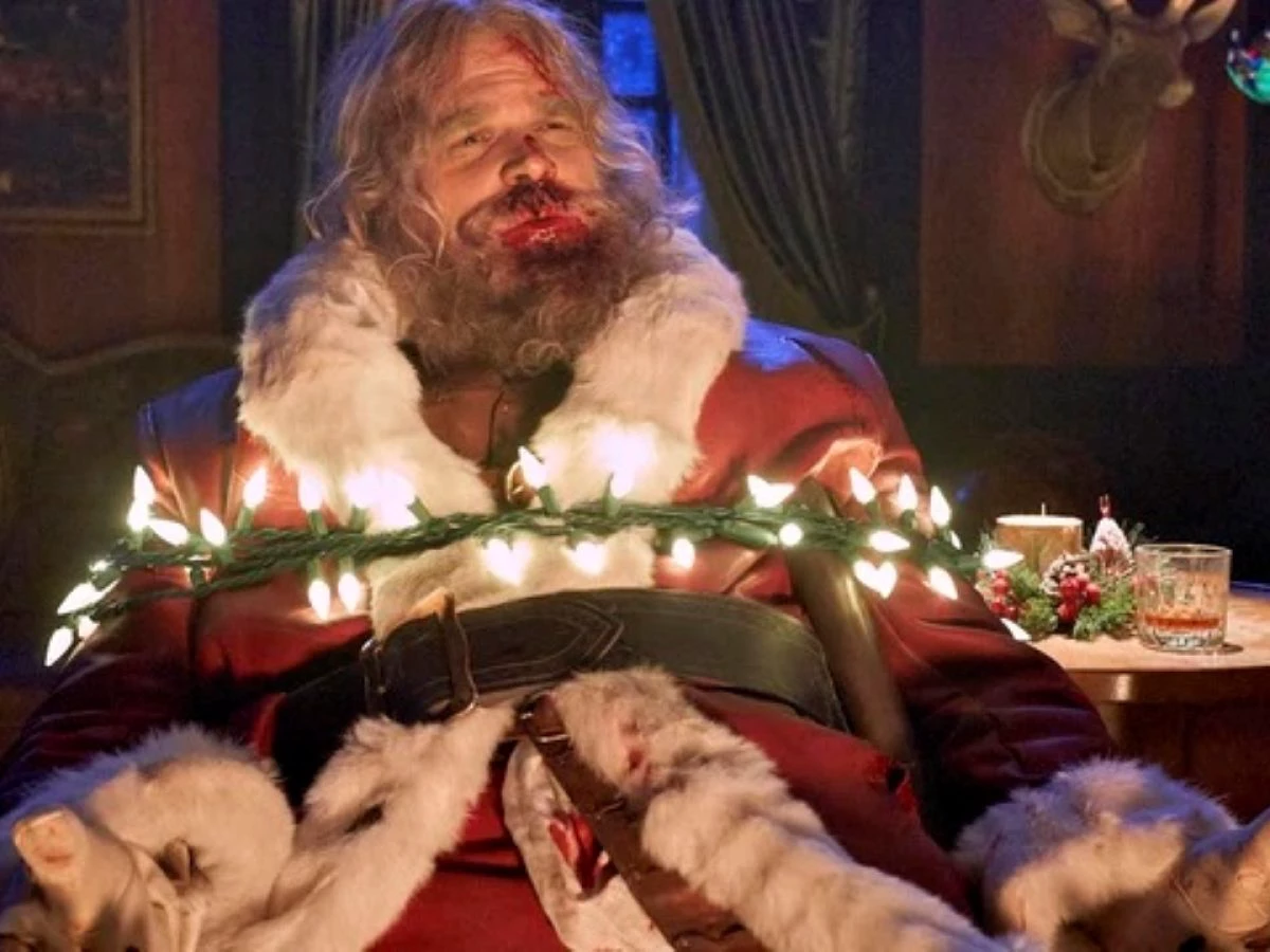 ‘Noite InaDavid Harbour como o Papai Noel no filme Noite Infeliz. (Foto/Divulgação)feliz' tem pancadaria e cenas hilárias