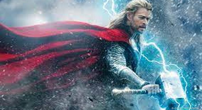 Chris Hemsworth como Thor, o Deus do Trovão em Vingadores.