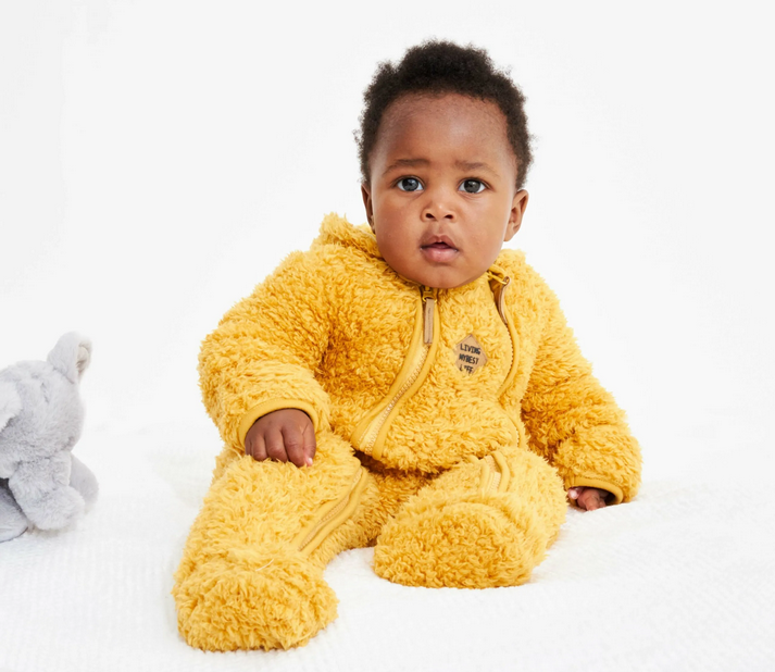 Sonhar com roupa amarela, de bebê