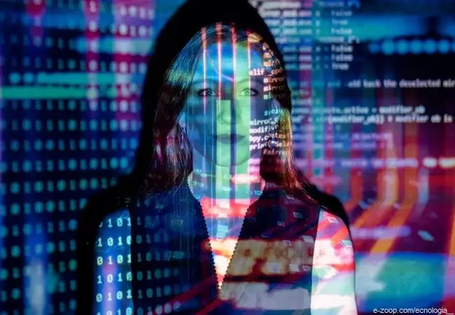 Segurança no Facebook. O reflexo de uma mulher loira na tela de um computador onde aparecem códigos como se fossem do Facebook. 