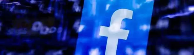 A marca do Facebook sobre um fundo azul.
