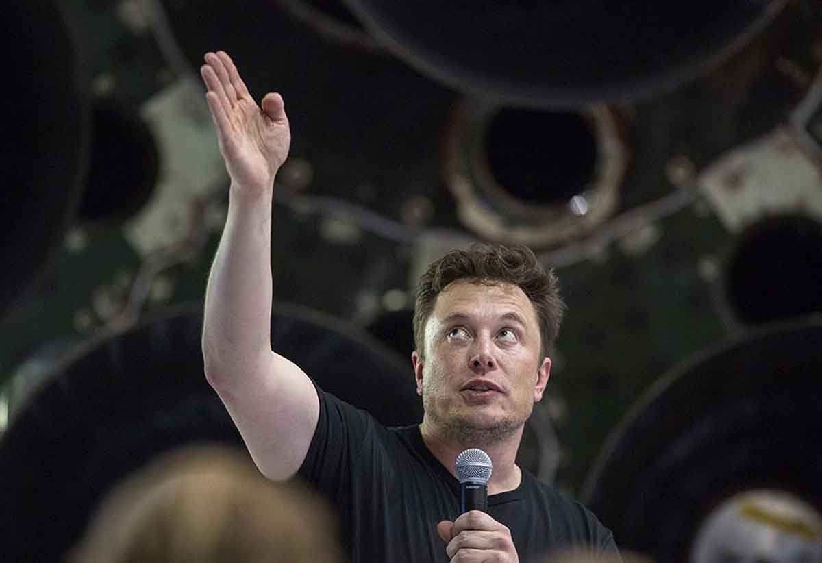 Elon Musk em apresentação na SpaceX 