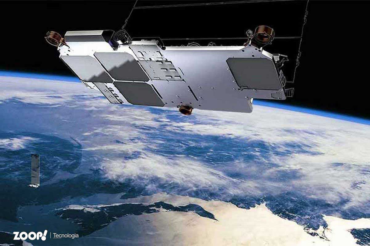 Satélite da StarLink em órbita da Terra. Ilustração.