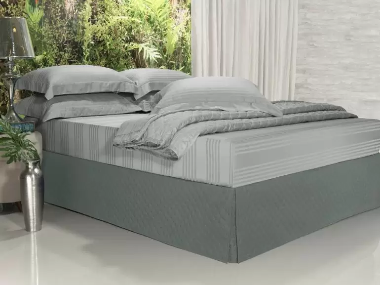 Uma cama box na cor cinza ilustra nosso artigo sobre: Como comprar uma cama box.