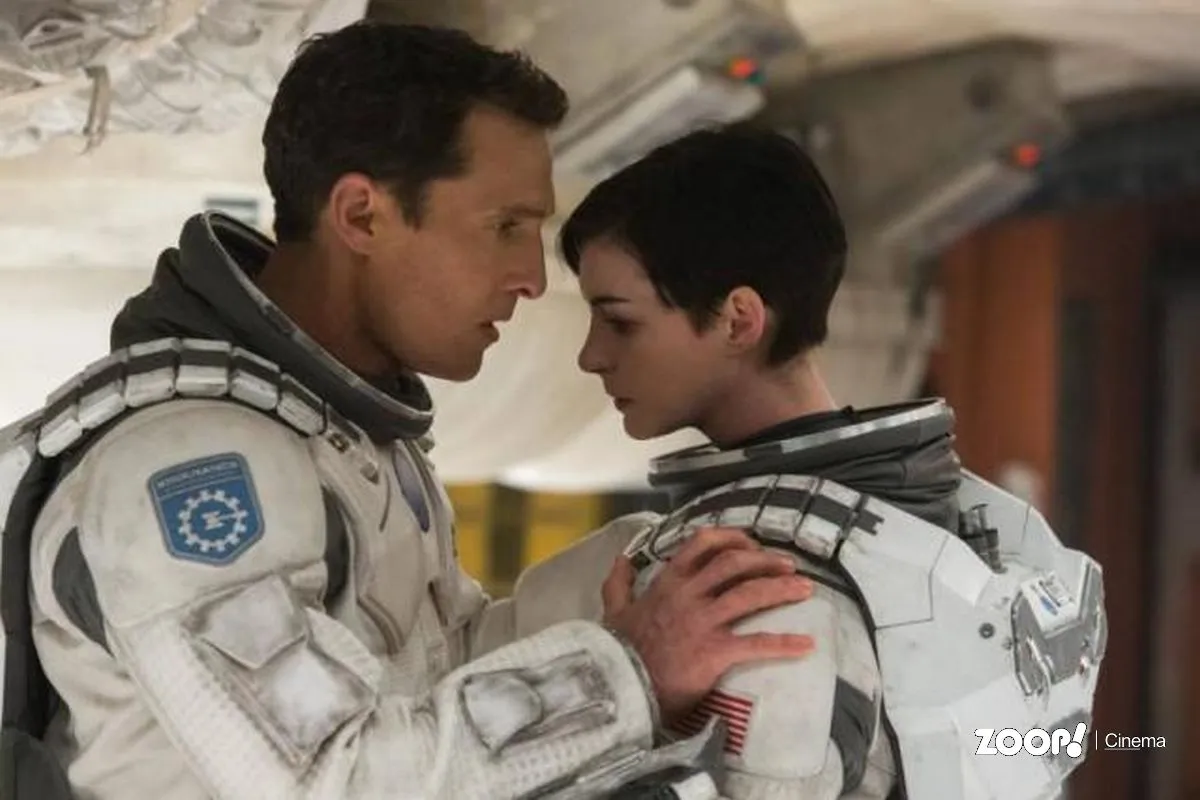 Cena do filme Interestelar (2014), um aclamado épico de ficção científica dirigido por Christopher Nolan.