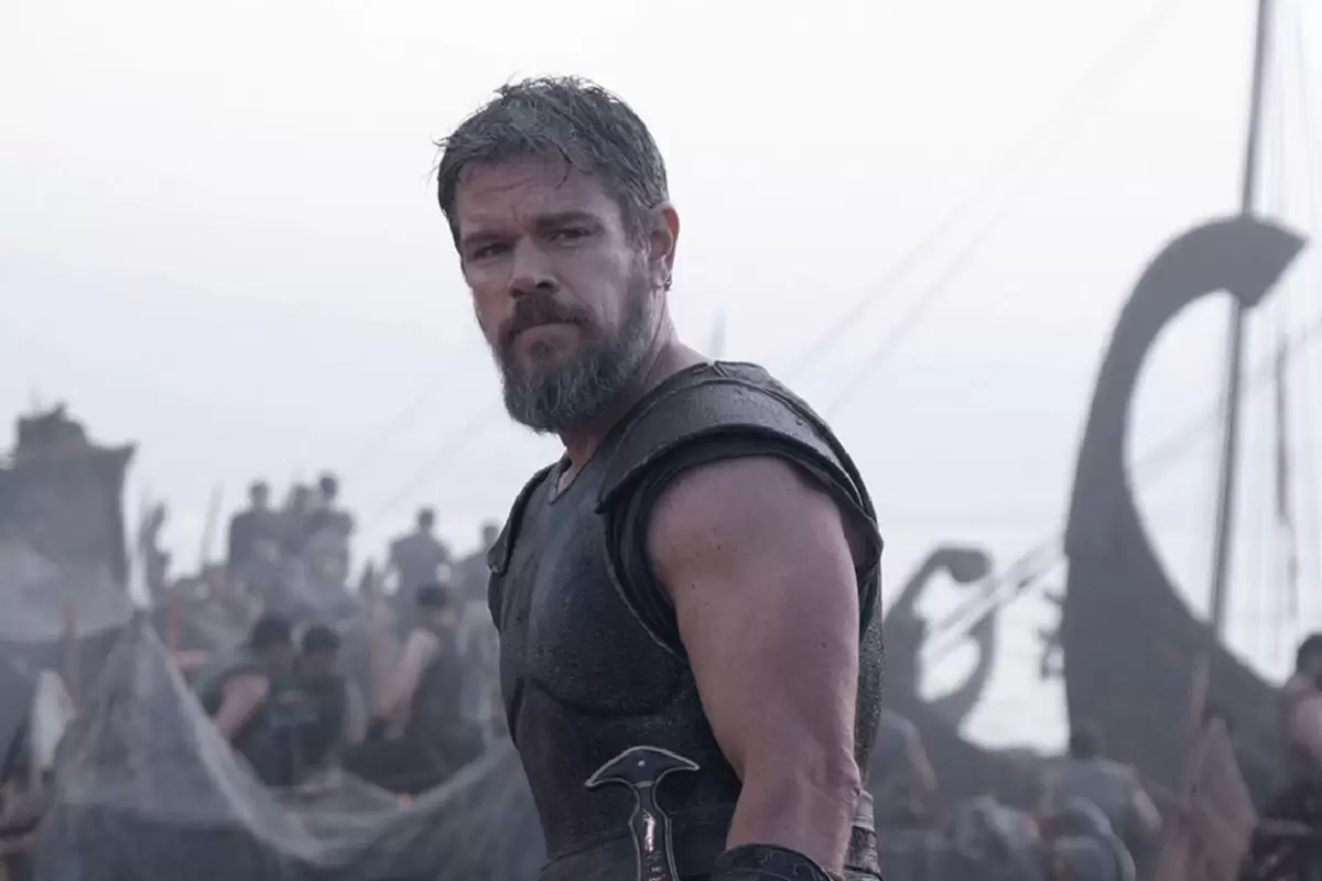 Matt Damon caracterizado no set de filmagem de A Odisseia, digirido por Christopher Nolan